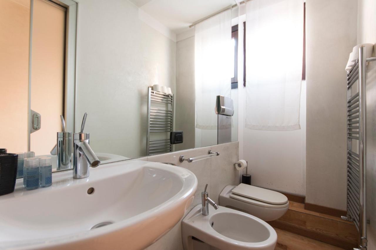 Youhosty - Duomo Studio Apartment Milano Exteriör bild
